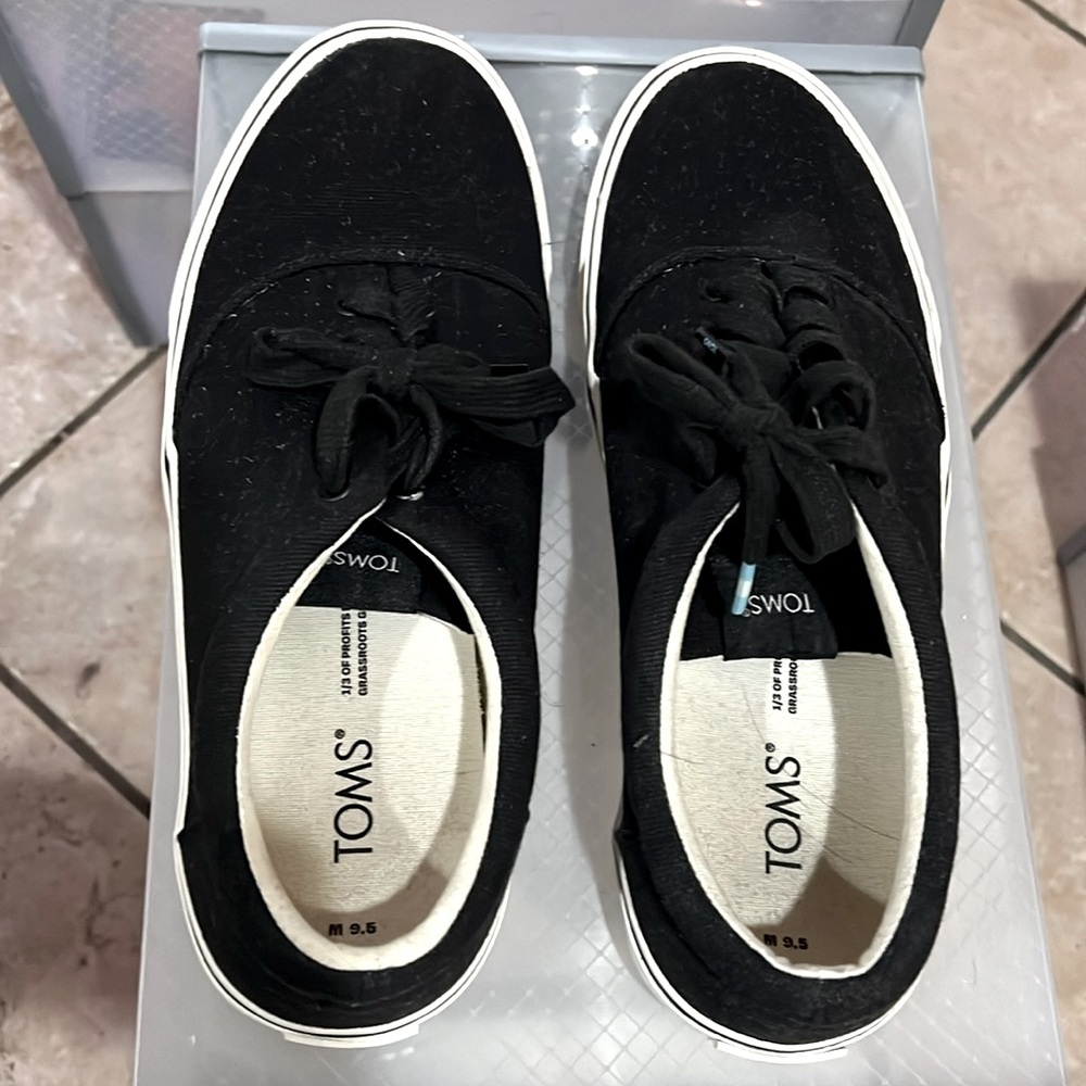 Black Toms sneakers size 9.5 for men